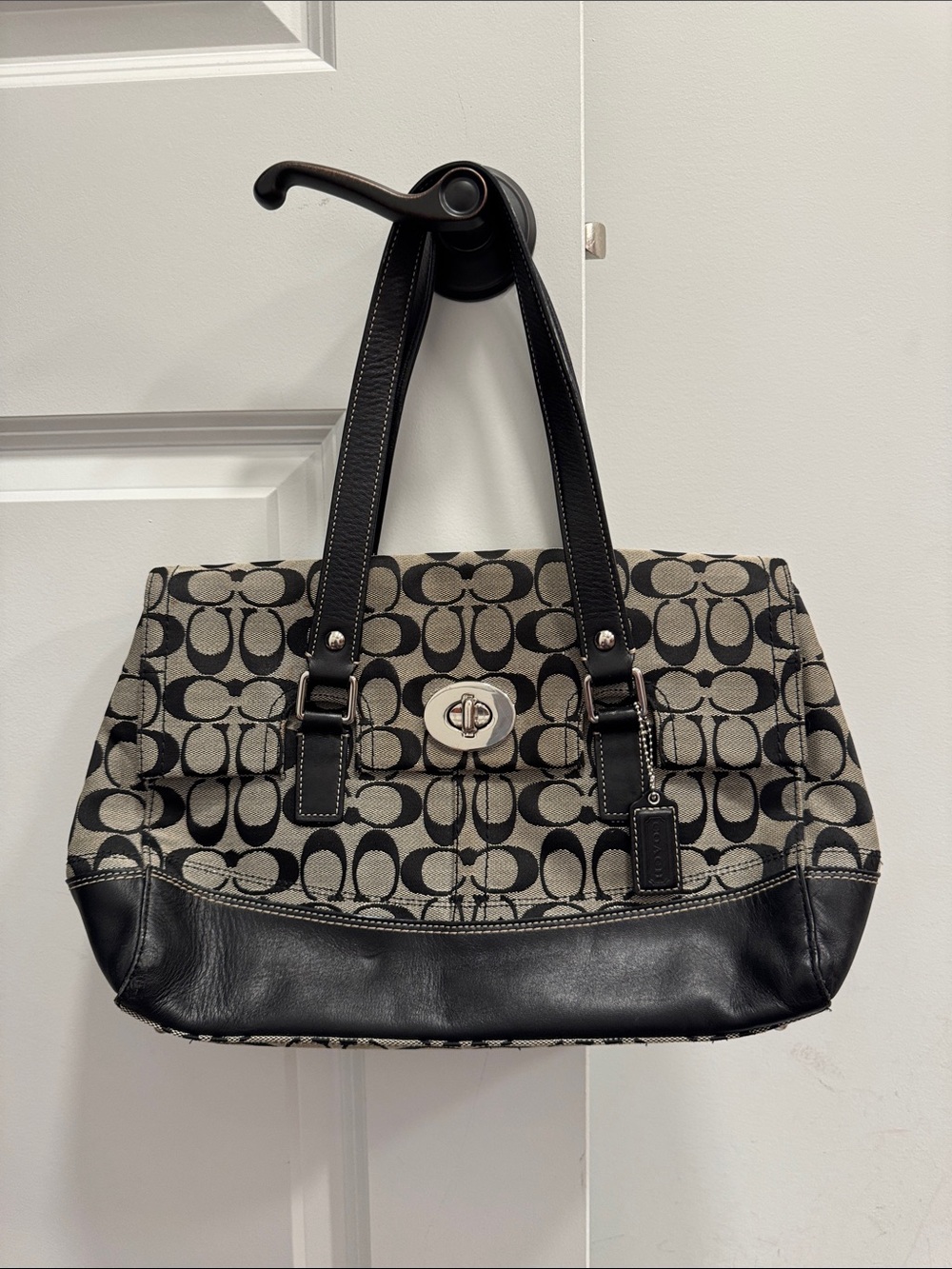 Coach signature Hampton turnlock shoulder bag purse with hangtag